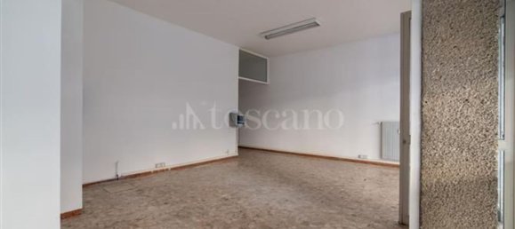 Propriété commerciale à Udine, Italy 70m² No. 66313 11
