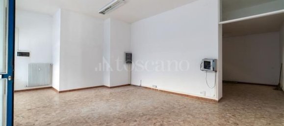 Propriété commerciale à Udine, Italy 70m² No. 66313 9