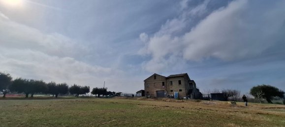 Дом с 6 комнатами в Порто Сант Эльпидио, Италия № 74864 7