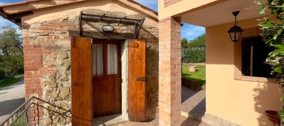 4 bedrooms House in Città della Pieve, Italy No. 56031 3