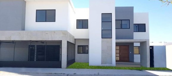 3 bedrooms House in Playa Vicente, Mexico No. 157759 2