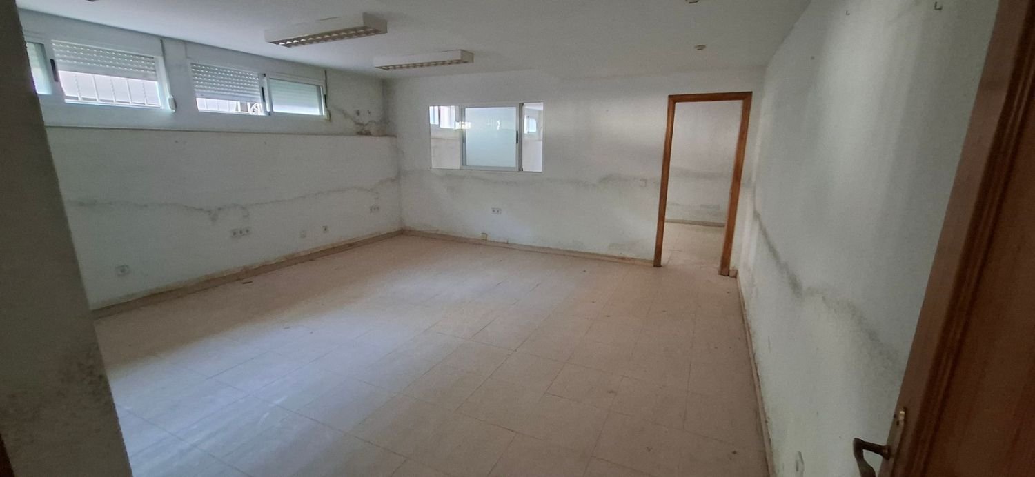 148m² Office in Valencia, Spain No. 198313