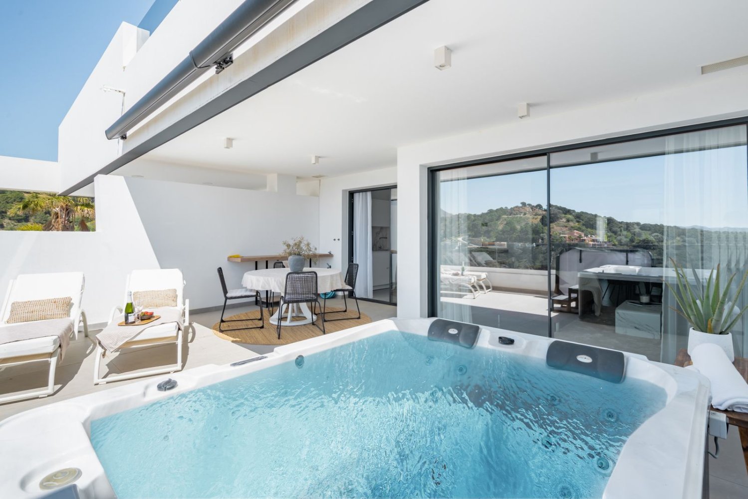 Ático de 2 dormitorios en Estepona, Spain No. 148208