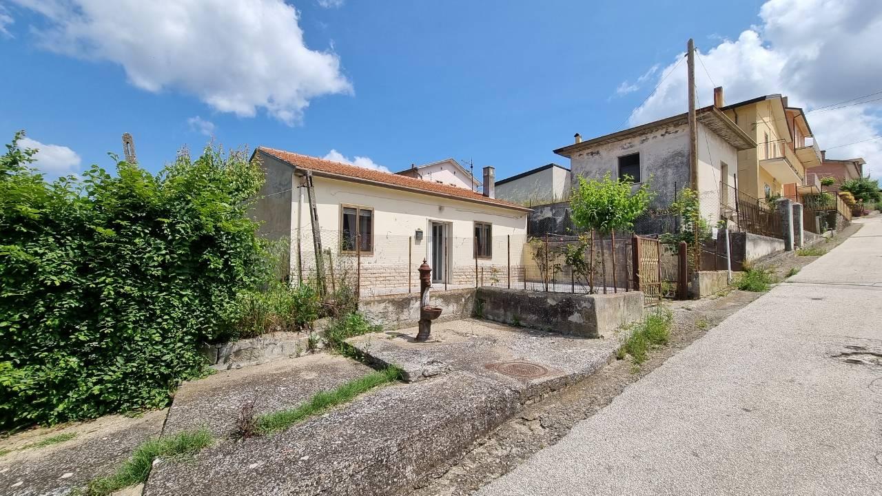 4 rooms House in Scampitella, Italy No. 113696