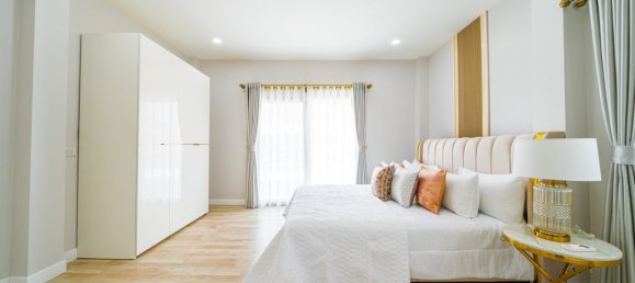 5 bedrooms House in Pattaya, Thailand No. 59233 5