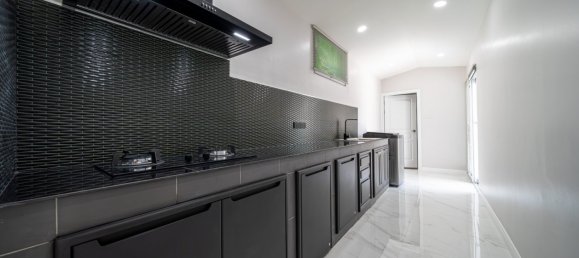 5 bedrooms House in Pattaya, Thailand No. 59233 12