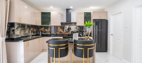 5 bedrooms House in Pattaya, Thailand No. 59233 10