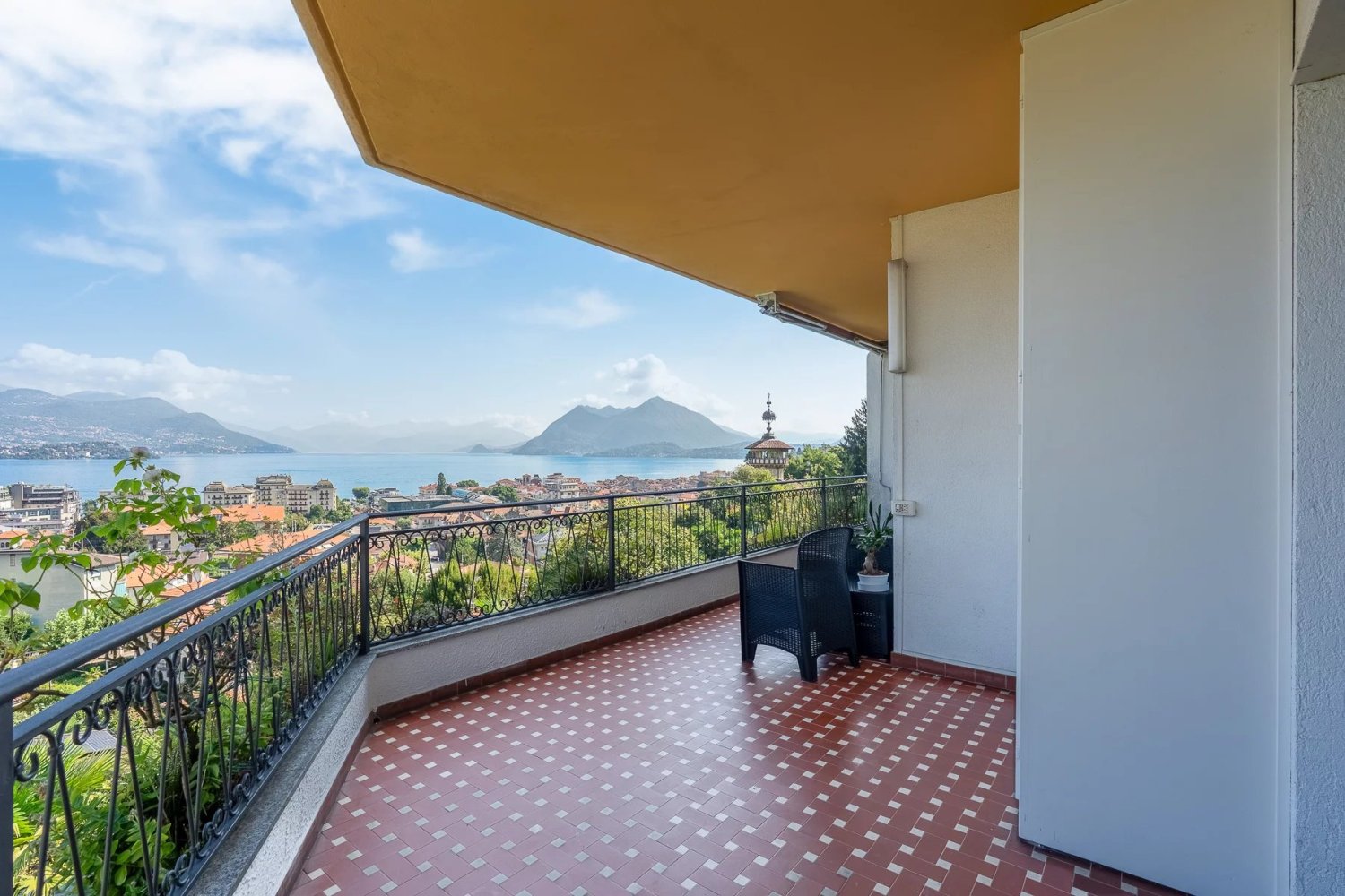 Apartamento de 2 dormitorios en Stresa, Italy No. 373587