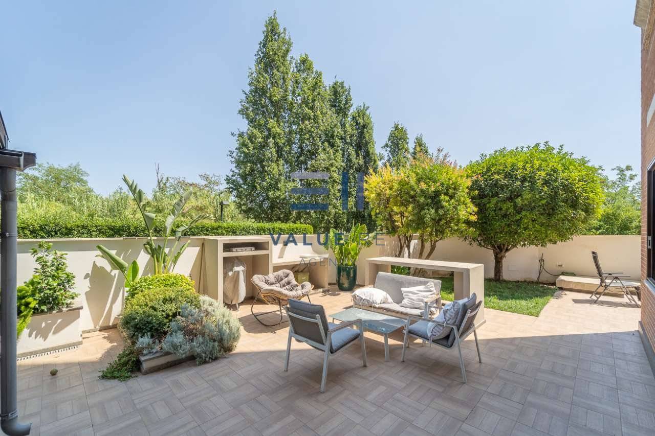 3 bedrooms Apartment in Rome, Italy No. 317522