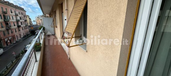 3 bedrooms Apartment in Genoa, Italy No. 39175 3