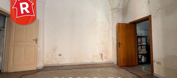 4-Zimmer Haus in Surbo, Italy, Nr. 137937 3