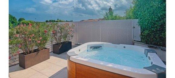 Villa de 3 dormitorios en Padenghe sul Garda, Italy No. 363285 4