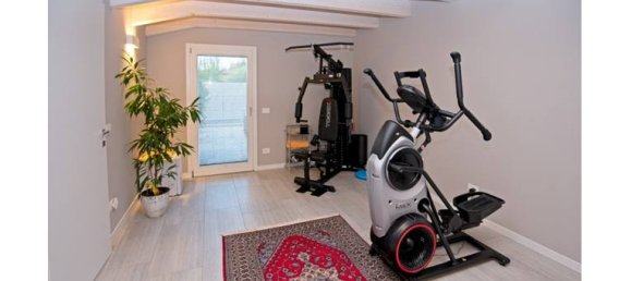 Villa de 3 dormitorios en Padenghe sul Garda, Italy No. 363285 3