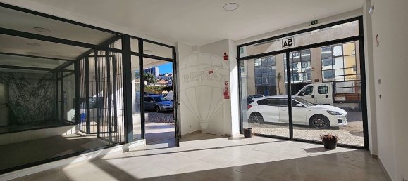 Gewerbliche Immobilie in Lisbon, Portugal 111m², Nr. 10735 2