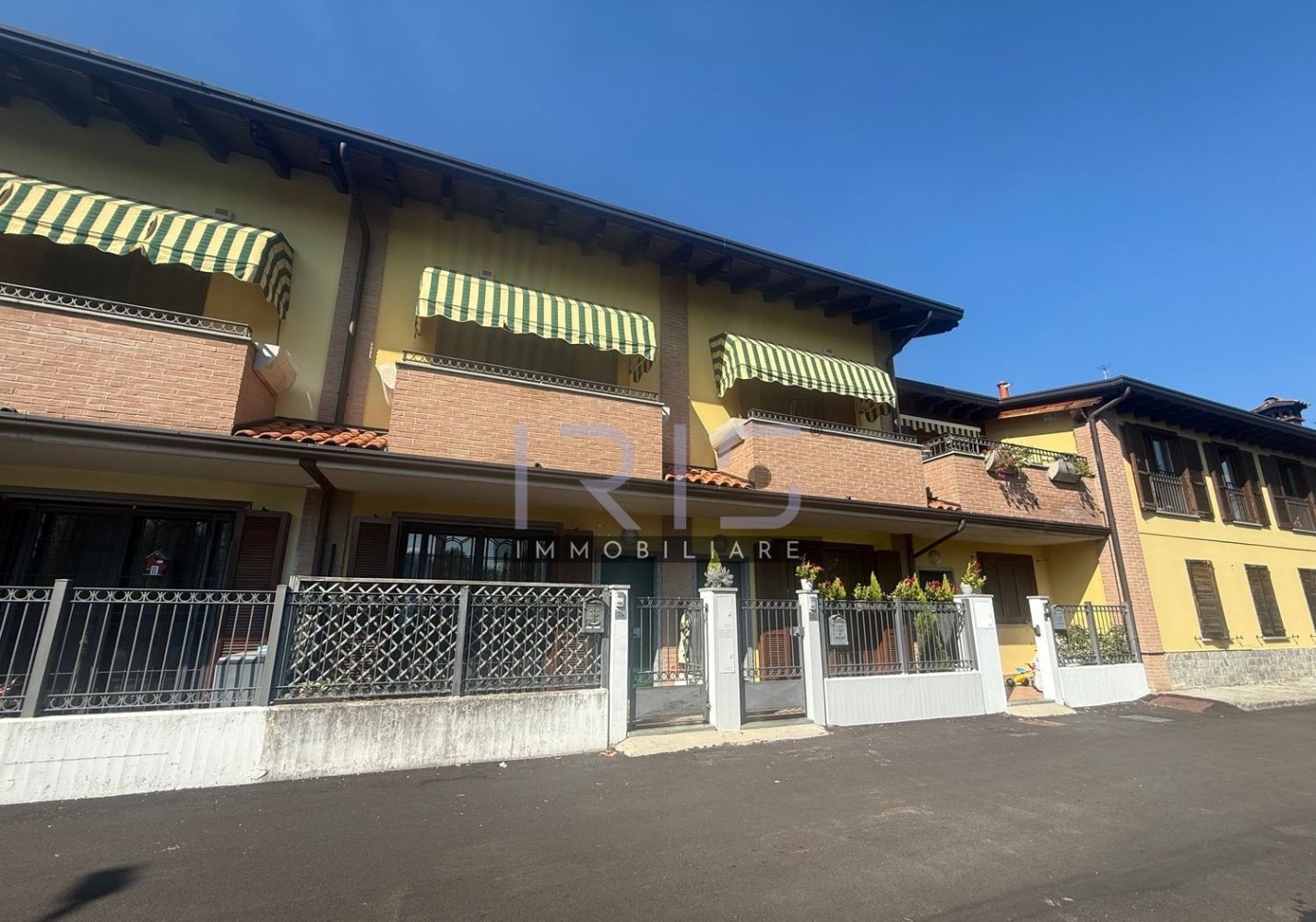 4 Schlafzimmer Haus in Cesano Maderno, Italy, Nr. 364628