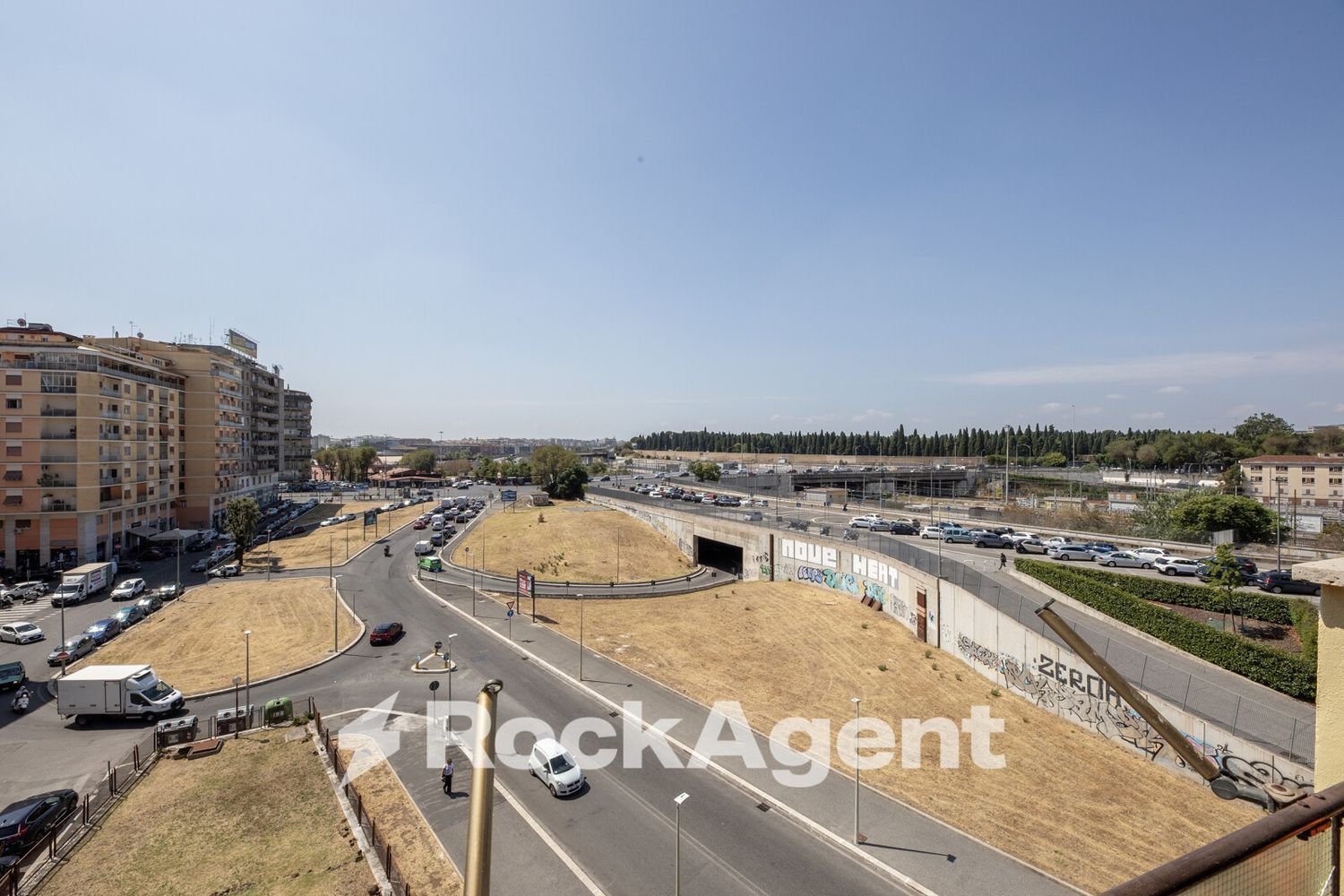 Apartamento de 3 habitaciónes en Rome, Italy No. 294015