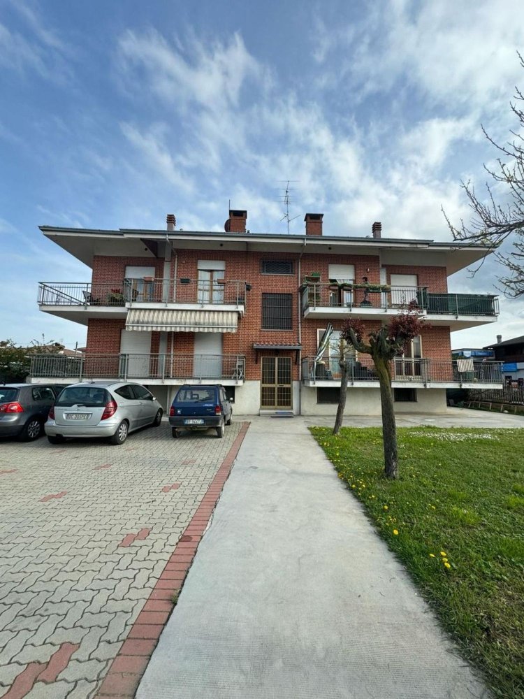 4 bedrooms Apartment in Cherasco, Italy No. 393977