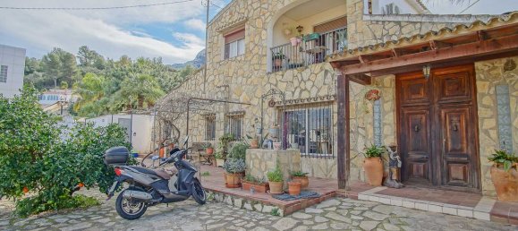 6 bedrooms Villa in Denia, Spain No. 135934 3