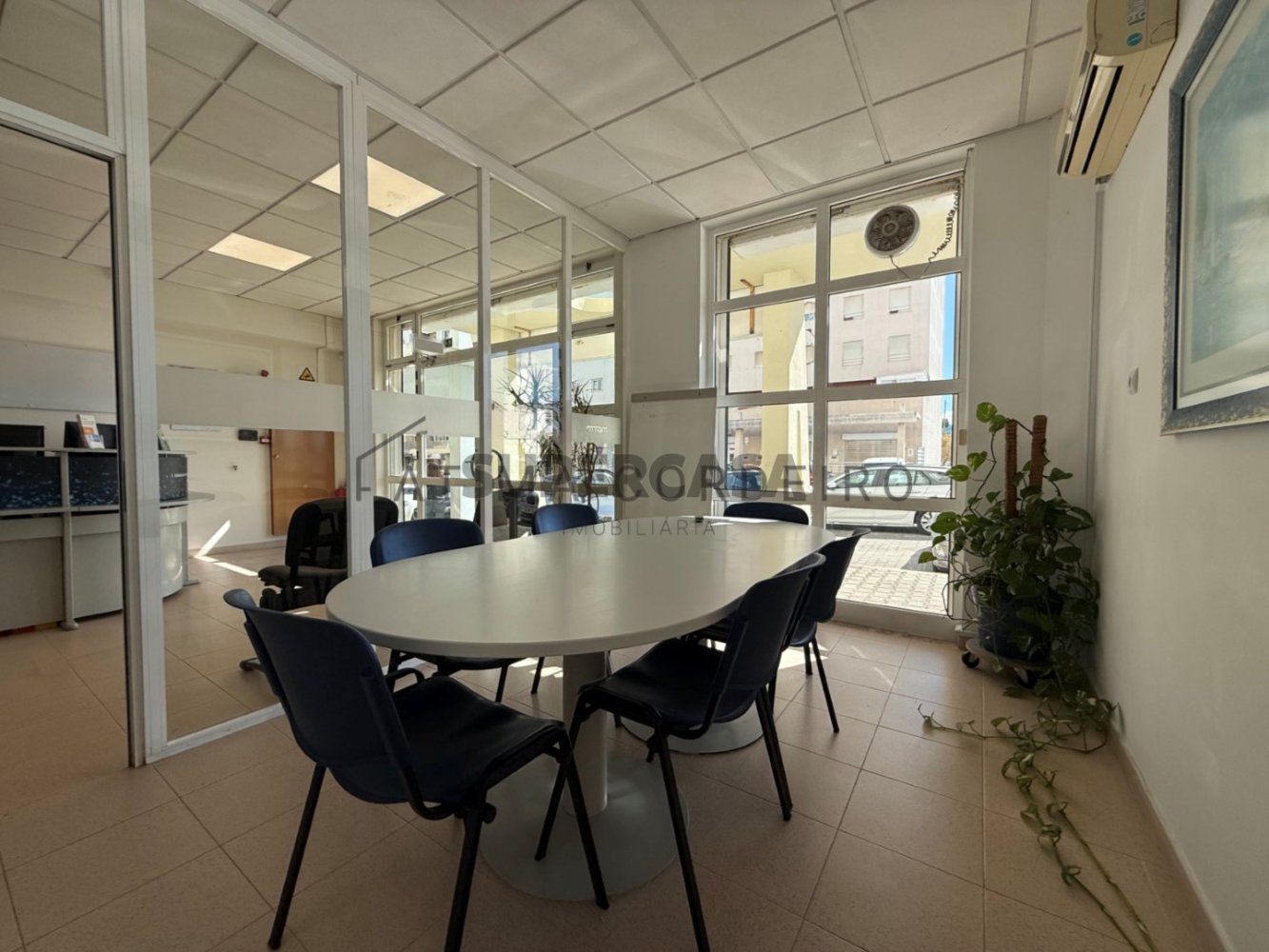 Propriété commerciale à Corroios, Portugal 123m² No. 352533