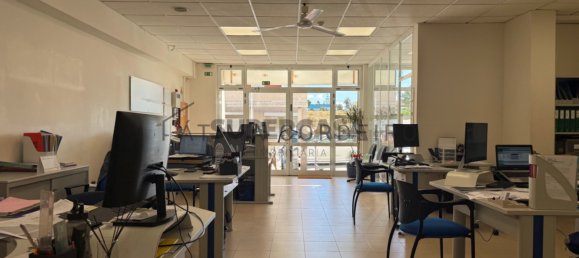 Gewerbliche Immobilie in Corroios, Portugal 123m², Nr. 352533 2