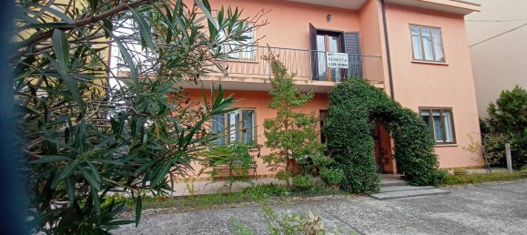 3 bedrooms Apartment in Udine, Italy No. 317167 2