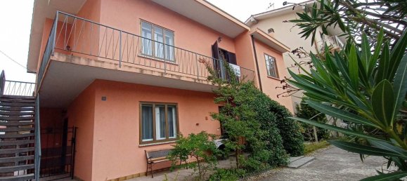 3 bedrooms Apartment in Udine, Italy No. 317167 3
