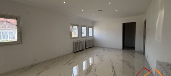 Casa de 2 dormitorios en Cocheren, France No. 329631 3