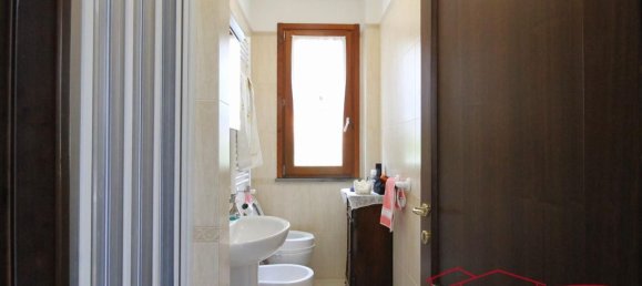 Вилла с 4 комнатами в Лукка, Италия № 48016 16