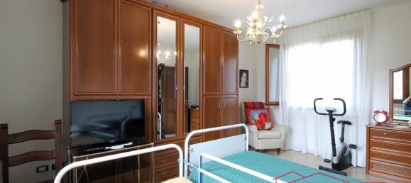 Вилла с 4 комнатами в Лукка, Италия № 48016 19