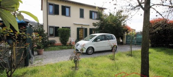 Вилла с 4 комнатами в Лукка, Италия № 48016 6