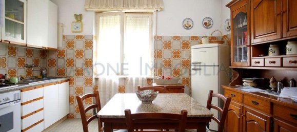 4 rooms Apartment in Carrara, Italy No. 112584 7