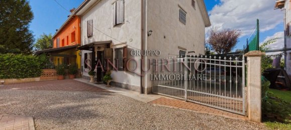 5 bedrooms Villa in Correggio, Italy No. 330632 2