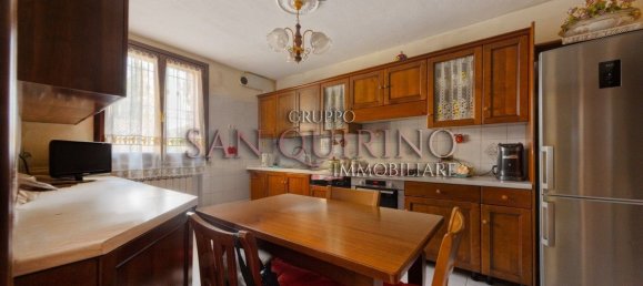 5 bedrooms Villa in Correggio, Italy No. 330632 8