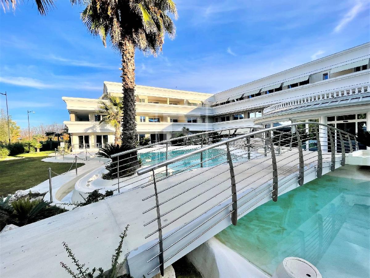 2 bedrooms Apartment in Desenzano del Garda, Italy No. 77557