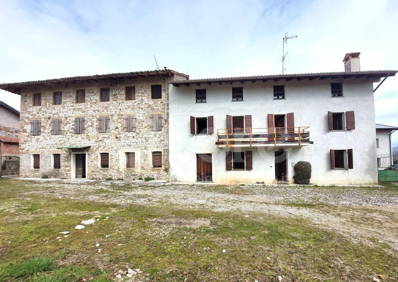 Casa de 10 habitaciónes en Udine, Italy No. 37528