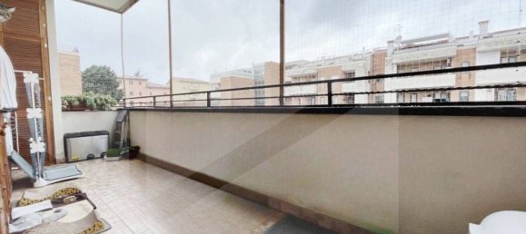 2-salle Appartement à Rome, Italy No. 21463 6