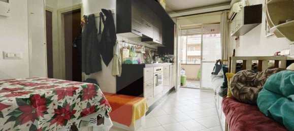 2-salle Appartement à Rome, Italy No. 21463 3