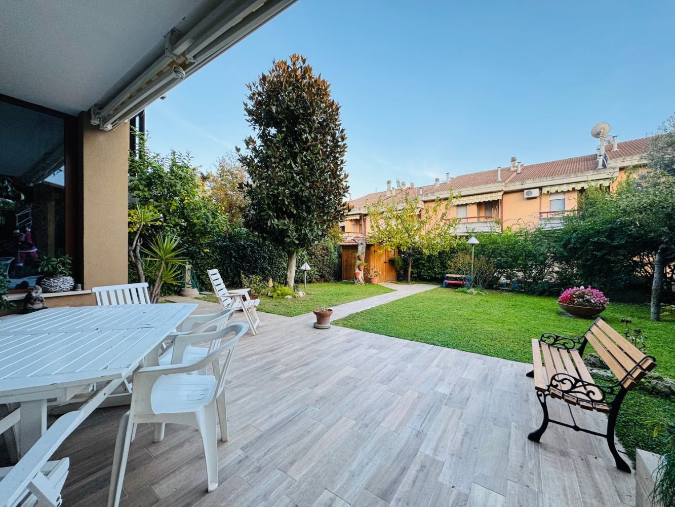 16 rooms House in Pescara, Italy No. 20532