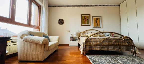 16 rooms House in Pescara, Italy No. 20532 9