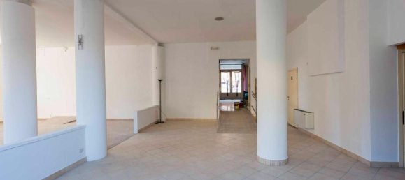 227m² Commercial property in Poggibonsi, Italy No. 14249 7