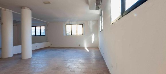 227m² Commercial property in Poggibonsi, Italy No. 14249 14