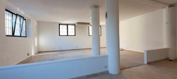 227m² Commercial property in Poggibonsi, Italy No. 14249 20