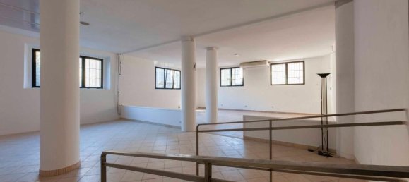 227m² Commercial property in Poggibonsi, Italy No. 14249 2