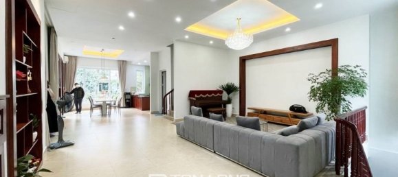 3 bedrooms Villa in Long Bien, Vietnam No. 694 2