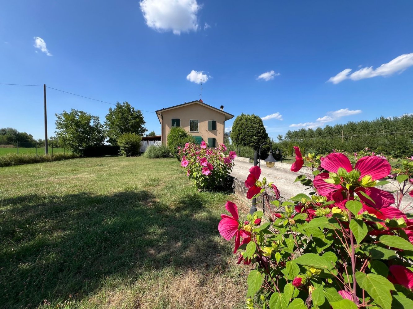 Дом с 7 комнатами в Гуальтьери, Италия № 289754