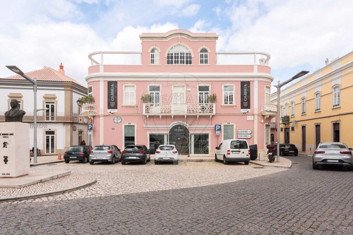 280m² Building in Loule, Portugal No. 65701