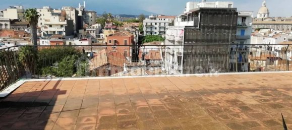 Квартира с 3 спальнями в Катания, Италия № 202214 19