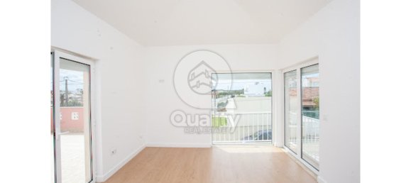 3 bedrooms House in Almada, Portugal No. 141911 2