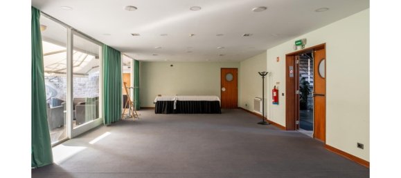 5 bedrooms Villa in Lisbon, Portugal No. 110593 10