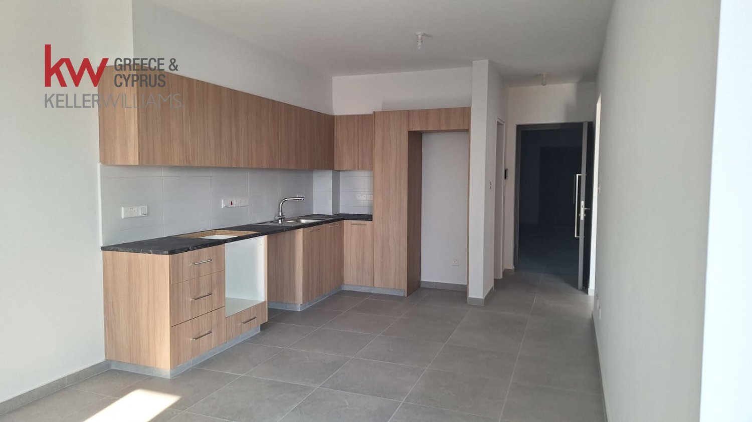 Квартира с 2 спальнями в Ларнака, Кипр № 26732